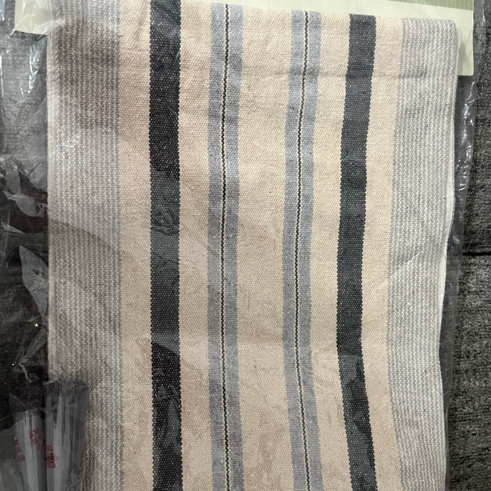 Table Runner - Picture 3 of 4